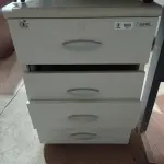 LOTE 447 - 02 GAVETEIROS SENDO 01 COM 04 E OUTRO COM 03 GAVETAS. (NO ESTADO) ATENÇÃO! FAZER A VISITAÇÃO ANTES DE ARREMATAR, NÃO SABEMOS SE FUNCIONA. LEILÃO NÃO TEM GARANTIA E NEM DEVOLUÇÃO, SUJEITO A POSSÍVEIS AVARIAS VISÍVEIS/OCULTAS E/OU AUSÊNCIA DE COMPONENTES.