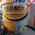 LOTE 390 - 01 BALDE DE VEDACIT, ADITIVO IMPERMEABILIZANTE PARA CONCRETOS E ARGAMASSAS. (NO ESTADO) ATENÇÃO! FAZER A VISITAÇÃO ANTES DE ARREMATAR, NÃO SABEMOS SE FUNCIONA. LEILÃO NÃO TEM GARANTIA E NEM DEVOLUÇÃO, SUJEITO A POSSÍVEIS AVARIAS VISÍVEIS/OCULTAS E/OU AUSÊNCIA DE COMPONENTES.