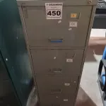 LOTE 450 - 01 ARQUIVO DE AÇO COM 04 GAVETAS. (NO ESTADO) ATENÇÃO! FAZER A VISITAÇÃO ANTES DE ARREMATAR, NÃO SABEMOS SE FUNCIONA. LEILÃO NÃO TEM GARANTIA E NEM DEVOLUÇÃO, SUJEITO A POSSÍVEIS AVARIAS VISÍVEIS/OCULTAS E/OU AUSÊNCIA DE COMPONENTES.