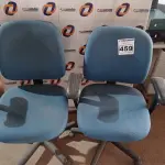 LOTE 459 - 02 CADEIRAS DE ESCRITÓRIO COM BASE GIRATÓRIA. (NO ESTADO) ATENÇÃO! FAZER A VISITAÇÃO ANTES DE ARREMATAR, NÃO SABEMOS SE FUNCIONA. LEILÃO NÃO TEM GARANTIA E NEM DEVOLUÇÃO, SUJEITO A POSSÍVEIS AVARIAS VISÍVEIS/OCULTAS E/OU AUSÊNCIA DE COMPONENTES.