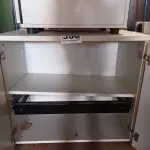 LOTE 380 - 01 ARMÁRIO BAIXO COM 02 PORTAS E 01 GAVETEIRO COM 04 GAVETAS. (NO ESTADO) ATENÇÃO! FAZER A VISITAÇÃO ANTES DE ARREMATAR, NÃO SABEMOS SE FUNCIONA. LEILÃO NÃO TEM GARANTIA E NEM DEVOLUÇÃO, SUJEITO A POSSÍVEIS AVARIAS VISÍVEIS/OCULTAS E/OU AUSÊNCIA DE COMPONENTES.