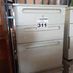 LOTE 311 - 02 GAVETEIROS COM 03 GAVETAS. (NO ESTADO) ATENÇÃO! FAZER A VISITAÇÃO ANTES DE ARREMATAR, NÃO SABEMOS SE FUNCIONA. LEILÃO NÃO TEM GARANTIA E NEM DEVOLUÇÃO, SUJEITO A POSSÍVEIS AVARIAS VISÍVEIS/OCULTAS E/OU AUSÊNCIA DE COMPONENTES.