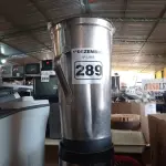 LOTE 289 - 01 LIQUIDIFICADOR INDUSTRIAL MARCA COLOMBO. (NO ESTADO) ATENÇÃO! FAZER A VISITAÇÃO ANTES DE ARREMATAR, NÃO SABEMOS SE FUNCIONA. LEILÃO NÃO TEM GARANTIA E NEM DEVOLUÇÃO, SUJEITO A POSSÍVEIS AVARIAS VISÍVEIS/OCULTAS E/OU AUSÊNCIA DE COMPONENTES.