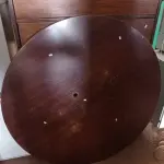 LOTE 381 - 01 MESA REDONDA E 01 ARMÁRIO EM MADEIRA. (NO ESTADO) ATENÇÃO! FAZER A VISITAÇÃO ANTES DE ARREMATAR, NÃO SABEMOS SE FUNCIONA. LEILÃO NÃO TEM GARANTIA E NEM DEVOLUÇÃO, SUJEITO A POSSÍVEIS AVARIAS VISÍVEIS/OCULTAS E/OU AUSÊNCIA DE COMPONENTES.