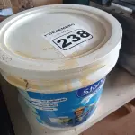 LOTE 238 - 01 BALDE DE MASSA ACRÍLICA STAR VINIL TOK PVA 16L. (NO ESTADO) ATENÇÃO! FAZER A VISITAÇÃO ANTES DE ARREMATAR, NÃO SABEMOS SE FUNCIONA. LEILÃO NÃO TEM GARANTIA E NEM DEVOLUÇÃO, SUJEITO A POSSÍVEIS AVARIAS VISÍVEIS/OCULTAS E/OU AUSÊNCIA DE COMPONENTES.