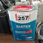 LOTE 257 - 01 LATA DE TINTA IQUINE DIATEX PINTA MAIS 18L FOSCO MARACUJÁ. (NO ESTADO) ATENÇÃO! FAZER A VISITAÇÃO ANTES DE ARREMATAR, NÃO SABEMOS SE FUNCIONA. LEILÃO NÃO TEM GARANTIA E NEM DEVOLUÇÃO, SUJEITO A POSSÍVEIS AVARIAS VISÍVEIS/OCULTAS E/OU AUSÊNCIA DE COMPONENTES.