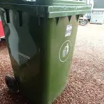 LOTE 517 - 01 CONTAINER HDPE EM-840 360L. (NO ESTADO) ATENÇÃO! FAZER A VISITAÇÃO ANTES DE ARREMATAR, NÃO SABEMOS SE FUNCIONA. LEILÃO NÃO TEM GARANTIA E NEM DEVOLUÇÃO, SUJEITO A POSSÍVEIS AVARIAS VISÍVEIS/OCULTAS E/OU AUSÊNCIA DE COMPONENTES.