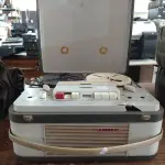 LOTE 351 - 01 GRAVADOR DE ROLO PHILIPS. (NO ESTADO) ATENÇÃO! FAZER A VISITAÇÃO ANTES DE ARREMATAR, NÃO SABEMOS SE FUNCIONA. LEILÃO NÃO TEM GARANTIA E NEM DEVOLUÇÃO, SUJEITO A POSSÍVEIS AVARIAS VISÍVEIS/OCULTAS E/OU AUSÊNCIA DE COMPONENTES.