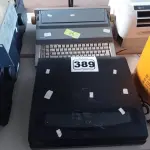 LOTE 389 - 01 MÁQUINA DE ESCREVER OLIVETTI PERSONAL 55 E 01 TOCA DISCOS AVANTI. (NO ESTADO) ATENÇÃO! FAZER A VISITAÇÃO ANTES DE ARREMATAR, NÃO SABEMOS SE FUNCIONA. LEILÃO NÃO TEM GARANTIA E NEM DEVOLUÇÃO, SUJEITO A POSSÍVEIS AVARIAS VISÍVEIS/OCULTAS E/OU AUSÊNCIA DE COMPONENTES.