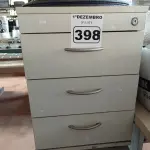 LOTE 398 - 02 GAVETEIROS COM 03 GAVETAS. (NO ESTADO) ATENÇÃO! FAZER A VISITAÇÃO ANTES DE ARREMATAR, NÃO SABEMOS SE FUNCIONA. LEILÃO NÃO TEM GARANTIA E NEM DEVOLUÇÃO, SUJEITO A POSSÍVEIS AVARIAS VISÍVEIS/OCULTAS E/OU AUSÊNCIA DE COMPONENTES.