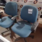 LOTE 459 - 02 CADEIRAS DE ESCRITÓRIO COM BASE GIRATÓRIA. (NO ESTADO) ATENÇÃO! FAZER A VISITAÇÃO ANTES DE ARREMATAR, NÃO SABEMOS SE FUNCIONA. LEILÃO NÃO TEM GARANTIA E NEM DEVOLUÇÃO, SUJEITO A POSSÍVEIS AVARIAS VISÍVEIS/OCULTAS E/OU AUSÊNCIA DE COMPONENTES.