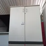 LOTE 495 - 02 ARMÁRIOS EM MADEIRA. (NO ESTADO) ATENÇÃO! FAZER A VISITAÇÃO ANTES DE ARREMATAR, NÃO SABEMOS SE FUNCIONA. LEILÃO NÃO TEM GARANTIA E NEM DEVOLUÇÃO, SUJEITO A POSSÍVEIS AVARIAS VISÍVEIS/OCULTAS E/OU AUSÊNCIA DE COMPONENTES.