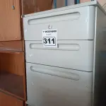 LOTE 311 - 02 GAVETEIROS COM 03 GAVETAS. (NO ESTADO) ATENÇÃO! FAZER A VISITAÇÃO ANTES DE ARREMATAR, NÃO SABEMOS SE FUNCIONA. LEILÃO NÃO TEM GARANTIA E NEM DEVOLUÇÃO, SUJEITO A POSSÍVEIS AVARIAS VISÍVEIS/OCULTAS E/OU AUSÊNCIA DE COMPONENTES.