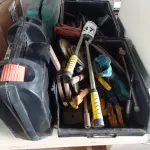 LOTE 237 - 01 LOTE COM FERRAMENTAS DIVERSAS. (NO ESTADO) ATENÇÃO! FAZER A VISITAÇÃO ANTES DE ARREMATAR, NÃO SABEMOS SE FUNCIONA. LEILÃO NÃO TEM GARANTIA E NEM DEVOLUÇÃO, SUJEITO A POSSÍVEIS AVARIAS VISÍVEIS/OCULTAS E/OU AUSÊNCIA DE COMPONENTES.