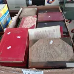 LOTE 422 - 01 LOTE COM VÁRIOS LIVROS. (NO ESTADO) ATENÇÃO! FAZER A VISITAÇÃO ANTES DE ARREMATAR, NÃO SABEMOS SE FUNCIONA. LEILÃO NÃO TEM GARANTIA E NEM DEVOLUÇÃO, SUJEITO A POSSÍVEIS AVARIAS VISÍVEIS/OCULTAS E/OU AUSÊNCIA DE COMPONENTES.
