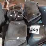 LOTE 298 - 04 CÂMARAS DE AR NAS MEDIDAS 28-9X15, 815X15 E 7-50X15. (NO ESTADO) ATENÇÃO! FAZER A VISITAÇÃO ANTES DE ARREMATAR, NÃO SABEMOS SE FUNCIONA. LEILÃO NÃO TEM GARANTIA E NEM DEVOLUÇÃO, SUJEITO A POSSÍVEIS AVARIAS VISÍVEIS/OCULTAS E/OU AUSÊNCIA DE COMPONENTES.