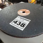 LOTE 438 - 05 DISCOS DE CORTE REFORÇADO. (NO ESTADO) ATENÇÃO! FAZER A VISITAÇÃO ANTES DE ARREMATAR, NÃO SABEMOS SE FUNCIONA. LEILÃO NÃO TEM GARANTIA E NEM DEVOLUÇÃO, SUJEITO A POSSÍVEIS AVARIAS VISÍVEIS/OCULTAS E/OU AUSÊNCIA DE COMPONENTES.