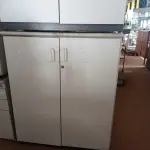LOTE 491 - 02 ARMÁRIOS EM MADEIRA. (NO ESTADO) ATENÇÃO! FAZER A VISITAÇÃO ANTES DE ARREMATAR, NÃO SABEMOS SE FUNCIONA. LEILÃO NÃO TEM GARANTIA E NEM DEVOLUÇÃO, SUJEITO A POSSÍVEIS AVARIAS VISÍVEIS/OCULTAS E/OU AUSÊNCIA DE COMPONENTES.