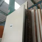 LOTE 252 - 01 LOTE COM VÁRIAS PORTAS E RECORTES DE DIVISÓRIA. (NO ESTADO) ATENÇÃO! FAZER A VISITAÇÃO ANTES DE ARREMATAR, NÃO SABEMOS SE FUNCIONA. LEILÃO NÃO TEM GARANTIA E NEM DEVOLUÇÃO, SUJEITO A POSSÍVEIS AVARIAS VISÍVEIS/OCULTAS E/OU AUSÊNCIA DE COMPONENTES.