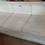 LOTE 493 - 01 SOFÁ DE 03 LUGARES. (NO ESTADO) ATENÇÃO! FAZER A VISITAÇÃO ANTES DE ARREMATAR, NÃO SABEMOS SE FUNCIONA. LEILÃO NÃO TEM GARANTIA E NEM DEVOLUÇÃO, SUJEITO A POSSÍVEIS AVARIAS VISÍVEIS/OCULTAS E/OU AUSÊNCIA DE COMPONENTES.