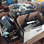 LOTE 425 - 01 LOTE COM VÁRIOS GRAMPEADORES E PERIFÉRICOS DIVERSOS. (NO ESTADO) ATENÇÃO! FAZER A VISITAÇÃO ANTES DE ARREMATAR, NÃO SABEMOS SE FUNCIONA. LEILÃO NÃO TEM GARANTIA E NEM DEVOLUÇÃO, SUJEITO A POSSÍVEIS AVARIAS VISÍVEIS/OCULTAS E/OU AUSÊNCIA DE COMPONENTES.