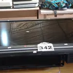 LOTE 342 - 01 MONITOR POLYCOM 42”. (NO ESTADO) ATENÇÃO! FAZER A VISITAÇÃO ANTES DE ARREMATAR, NÃO SABEMOS SE FUNCIONA. LEILÃO NÃO TEM GARANTIA E NEM DEVOLUÇÃO, SUJEITO A POSSÍVEIS AVARIAS VISÍVEIS/OCULTAS E/OU AUSÊNCIA DE COMPONENTES.