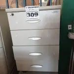LOTE 309 - 02 GAVETEIROS COM 03 GAVETAS. (NO ESTADO) ATENÇÃO! FAZER A VISITAÇÃO ANTES DE ARREMATAR, NÃO SABEMOS SE FUNCIONA. LEILÃO NÃO TEM GARANTIA E NEM DEVOLUÇÃO, SUJEITO A POSSÍVEIS AVARIAS VISÍVEIS/OCULTAS E/OU AUSÊNCIA DE COMPONENTES.