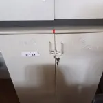 LOTE 495 - 02 ARMÁRIOS EM MADEIRA. (NO ESTADO) ATENÇÃO! FAZER A VISITAÇÃO ANTES DE ARREMATAR, NÃO SABEMOS SE FUNCIONA. LEILÃO NÃO TEM GARANTIA E NEM DEVOLUÇÃO, SUJEITO A POSSÍVEIS AVARIAS VISÍVEIS/OCULTAS E/OU AUSÊNCIA DE COMPONENTES.