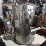 LOTE 481 - 01 DESCASCADOR DE BATATAS. (NO ESTADO) ATENÇÃO! FAZER A VISITAÇÃO ANTES DE ARREMATAR, NÃO SABEMOS SE FUNCIONA. LEILÃO NÃO TEM GARANTIA E NEM DEVOLUÇÃO, SUJEITO A POSSÍVEIS AVARIAS VISÍVEIS/OCULTAS E/OU AUSÊNCIA DE COMPONENTES.