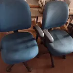 LOTE 490 - 02 CADEIRAS DE ESCRITÓRIO COM BASE GIRATÓRIA. (NO ESTADO) ATENÇÃO! FAZER A VISITAÇÃO ANTES DE ARREMATAR, NÃO SABEMOS SE FUNCIONA. LEILÃO NÃO TEM GARANTIA E NEM DEVOLUÇÃO, SUJEITO A POSSÍVEIS AVARIAS VISÍVEIS/OCULTAS E/OU AUSÊNCIA DE COMPONENTES.