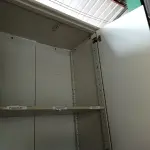 LOTE 511 - 01 ARMÁRIO ALTO EM MADEIRA. (NO ESTADO) ATENÇÃO! FAZER A VISITAÇÃO ANTES DE ARREMATAR, NÃO SABEMOS SE FUNCIONA. LEILÃO NÃO TEM GARANTIA E NEM DEVOLUÇÃO, SUJEITO A POSSÍVEIS AVARIAS VISÍVEIS/OCULTAS E/OU AUSÊNCIA DE COMPONENTES.