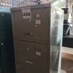 LOTE 450 - 01 ARQUIVO DE AÇO COM 04 GAVETAS. (NO ESTADO) ATENÇÃO! FAZER A VISITAÇÃO ANTES DE ARREMATAR, NÃO SABEMOS SE FUNCIONA. LEILÃO NÃO TEM GARANTIA E NEM DEVOLUÇÃO, SUJEITO A POSSÍVEIS AVARIAS VISÍVEIS/OCULTAS E/OU AUSÊNCIA DE COMPONENTES.