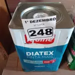 LOTE 248 - 01 LATA DE TINTA IQUINE DIATEX PINTA MAIS 18L FOSCO BASE “P”. (NO ESTADO) ATENÇÃO! FAZER A VISITAÇÃO ANTES DE ARREMATAR, NÃO SABEMOS SE FUNCIONA. LEILÃO NÃO TEM GARANTIA E NEM DEVOLUÇÃO, SUJEITO A POSSÍVEIS AVARIAS VISÍVEIS/OCULTAS E/OU AUSÊNCIA DE COMPONENTES.
