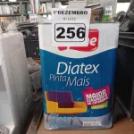 LOTE 256 - 01 LATA DE TINTA IQUINE DIATEX PINTA MAIS 18L FOSCO BASE “P”. (NO ESTADO) ATENÇÃO! FAZER A VISITAÇÃO ANTES DE ARREMATAR, NÃO SABEMOS SE FUNCIONA. LEILÃO NÃO TEM GARANTIA E NEM DEVOLUÇÃO, SUJEITO A POSSÍVEIS AVARIAS VISÍVEIS/OCULTAS E/OU AUSÊNCIA DE COMPONENTES.