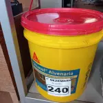 LOTE 240 - 01 BALDE DE SIKANOL ALVENARIA, ADITIVO PLASTIFICANTE PARA ARGAMASSA DE ASSENTAMENTO E REBOCO. (NO ESTADO) ATENÇÃO! FAZER A VISITAÇÃO ANTES DE ARREMATAR, NÃO SABEMOS SE FUNCIONA. LEILÃO NÃO TEM GARANTIA E NEM DEVOLUÇÃO, SUJEITO A POSSÍVEIS AVARIAS VISÍVEIS/OCULTAS E/OU AUSÊNCIA DE COMPONENTES.