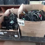 LOTE 303 - 01 LOTE COM VÁRIOS MOUSES E CAIXINHAS DE SOM PARA PC MARCAS E MODELOS DIVERSOS. (NO ESTADO) ATENÇÃO! FAZER A VISITAÇÃO ANTES DE ARREMATAR, NÃO SABEMOS SE FUNCIONA. LEILÃO NÃO TEM GARANTIA E NEM DEVOLUÇÃO, SUJEITO A POSSÍVEIS AVARIAS VISÍVEIS/OCULTAS E/OU AUSÊNCIA DE COMPONENTES.