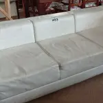 LOTE 493 - 01 SOFÁ DE 03 LUGARES. (NO ESTADO) ATENÇÃO! FAZER A VISITAÇÃO ANTES DE ARREMATAR, NÃO SABEMOS SE FUNCIONA. LEILÃO NÃO TEM GARANTIA E NEM DEVOLUÇÃO, SUJEITO A POSSÍVEIS AVARIAS VISÍVEIS/OCULTAS E/OU AUSÊNCIA DE COMPONENTES.
