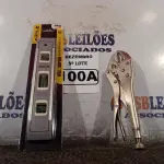 LOTE 100 - 01 NÍVEL DE MÃO E 01 ALICATE DE PRESSÃO. (NO ESTADO) ATENÇÃO! FAZER A VISITAÇÃO ANTES DE ARREMATAR, NÃO SABEMOS SE FUNCIONA. LEILÃO NÃO TEM GARANTIA E NEM DEVOLUÇÃO, SUJEITO A POSSÍVEIS AVARIAS VISÍVEIS/OCULTAS E/OU AUSÊNCIA DE COMPONENTES.