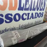 LOTE 031 - 01 - TAPETE CHARMIN RETANGULAR SHAGGY 150X200 CM (NO ESTADO, NÃO SABEMOS SE FUNCIONA. LEILÃO NÃO TEM GARANTIA E NEM DEVOLUÇÃO, SUJEITO A POSSÍVEIS AVARIAS VISÍVEIS/OCULTAS E/OU AUSÊNCIA DE COMPONENTES)