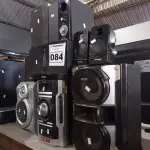 LOTE 084 - 01 APARELHO DE SOM, 02 SUBWOOFER E 05 CAIXAS DE SOM MARCAS E MODELOS DIVERSOS.  (NO ESTADO) ATENÇÃO! FAZER A VISITAÇÃO ANTES DE ARREMATAR, NÃO SABEMOS SE FUNCIONA. LEILÃO NÃO TEM GARANTIA E NEM DEVOLUÇÃO, SUJEITO A POSSÍVEIS AVARIAS VISÍVEIS/OCULTAS E/OU AUSÊNCIA DE COMPONENTES.