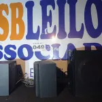 LOTE 049 - 03 – CAIXAS DE SOM (NO ESTADO, NÃO SABEMOS SE FUNCIONA. LEILÃO NÃO TEM GARANTIA E NEM DEVOLUÇÃO, SUJEITO A POSSÍVEIS AVARIAS VISÍVEIS/OCULTAS E/OU AUSÊNCIA DE COMPONENTES)