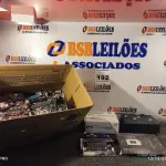 LOTE 192 - 01 PROJETOR MULTIMIDIA E VÁRIAS PLACAS MÃE MARCAS E MODELOS DIVERSOS. (NO ESTADO) ATENÇÃO! FAZER A VISITAÇÃO ANTES DE ARREMATAR, NÃO SABEMOS SE FUNCIONA. LEILÃO NÃO TEM GARANTIA E NEM DEVOLUÇÃO, SUJEITO A POSSÍVEIS AVARIAS VISÍVEIS/OCULTAS E/OU AUSÊNCIA DE COMPONENTES.