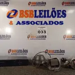 LOTE 033 - 01 DVR E 03 CÂMERAS DE SEGURANÇA. (NO ESTADO) ATENÇÃO! FAZER A VISITAÇÃO ANTES DE ARREMATAR, NÃO SABEMOS SE FUNCIONA. LEILÃO NÃO TEM GARANTIA E NEM DEVOLUÇÃO, SUJEITO A POSSÍVEIS AVARIAS VISÍVEIS/OCULTAS E/OU AUSÊNCIA DE COMPONENTES.