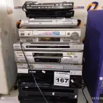 LOTE 167 - 06 VIDEOCASSETES E 04 APARELHOS DE DVD MARCAS E MODELOS DIVERSOS. (NO ESTADO) ATENÇÃO! FAZER A VISITAÇÃO ANTES DE ARREMATAR, NÃO SABEMOS SE FUNCIONA. LEILÃO NÃO TEM GARANTIA E NEM DEVOLUÇÃO, SUJEITO A POSSÍVEIS AVARIAS VISÍVEIS/OCULTAS E/OU AUSÊNCIA DE COMPONENTES.