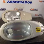 LOTE 109 - 02 LUMINÁRIAS DE PÁTIO. (NO ESTADO) ATENÇÃO! FAZER A VISITAÇÃO ANTES DE ARREMATAR, NÃO SABEMOS SE FUNCIONA. LEILÃO NÃO TEM GARANTIA E NEM DEVOLUÇÃO, SUJEITO A POSSÍVEIS AVARIAS VISÍVEIS/OCULTAS E/OU AUSÊNCIA DE COMPONENTES.
