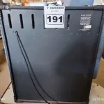 LOTE 191 - 01 CAIXA DE SOM AMPLIFICADA MARCA WATTISOM MODELO POP LINE 200. (NO ESTADO) ATENÇÃO! FAZER A VISITAÇÃO ANTES DE ARREMATAR, NÃO SABEMOS SE FUNCIONA. LEILÃO NÃO TEM GARANTIA E NEM DEVOLUÇÃO, SUJEITO A POSSÍVEIS AVARIAS VISÍVEIS/OCULTAS E/OU AUSÊNCIA DE COMPONENTES.