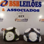 LOTE 023 - 02 BOLAS DE FUTEBOL. (NO ESTADO) ATENÇÃO! FAZER A VISITAÇÃO ANTES DE ARREMATAR, NÃO SABEMOS SE FUNCIONA. LEILÃO NÃO TEM GARANTIA E NEM DEVOLUÇÃO, SUJEITO A POSSÍVEIS AVARIAS VISÍVEIS/OCULTAS E/OU AUSÊNCIA DE COMPONENTES.