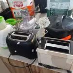 LOTE 089 - 02 MULTIPROCESSADORES, 01 MIXER PARA ALIMENTOS, 01 PANELA ELÉTRICA E 02 TORRADEIRAS MARCAS E MODELOS DIVERSOS. (NO ESTADO) ATENÇÃO! FAZER A VISITAÇÃO ANTES DE ARREMATAR, NÃO SABEMOS SE FUNCIONA. LEILÃO NÃO TEM GARANTIA E NEM DEVOLUÇÃO, SUJEITO A POSSÍVEIS AVARIAS VISÍVEIS/OCULTAS E/OU AUSÊNCIA DE COMPONENTES.