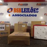 LOTE 069 - 04 PLAFONS DE SOBREPOR 20X20 INCOLUSTRE (NO ESTADO) ATENÇÃO! FAZER A VISITAÇÃO ANTES DE ARREMATAR, NÃO SABEMOS SE FUNCIONA. LEILÃO NÃO TEM GARANTIA E NEM DEVOLUÇÃO, SUJEITO A POSSÍVEIS AVARIAS VISÍVEIS/OCULTAS E/OU AUSÊNCIA DE COMPONENTES.