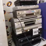 LOTE 167 - 06 VIDEOCASSETES E 04 APARELHOS DE DVD MARCAS E MODELOS DIVERSOS. (NO ESTADO) ATENÇÃO! FAZER A VISITAÇÃO ANTES DE ARREMATAR, NÃO SABEMOS SE FUNCIONA. LEILÃO NÃO TEM GARANTIA E NEM DEVOLUÇÃO, SUJEITO A POSSÍVEIS AVARIAS VISÍVEIS/OCULTAS E/OU AUSÊNCIA DE COMPONENTES.